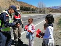 Erzurum jandarmasından yürekleri ısıtan görüntü