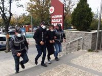 Isparta’dan Erzurum’a geldi, maske takıp genç kadının çantasını gasp etti