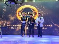 Oltulu sanatçı Akbulut Fantazi Müzik dalında ödül aldı