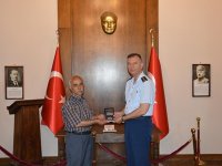 Korgeneral Özlü’den Zeynal ve Koç’a plaket