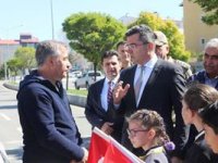 Erzurum’da ‘Yayalara öncelik duruşu, hayata saygı duruşu’ sloganıyla yaya geçitleri kırmızıya boyandı