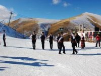 Palandöken’de turistler hem kaydı hem de bar ekibinin gösterilerini izledi