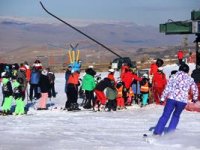 Avrupa’da kayak merkezleri kapandı, kayakseverlerin adresi Palandöken oldu