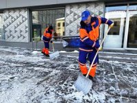 Erzurum'da 2 metrelik buz sarkıtları oluştu