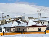 Beyaza bürünen mahalle dron ile görüntülendi