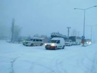 Erzurum’un Erzincan ve Bayburt yolları trafiğe kapatıldı