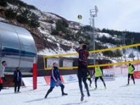 Erzurum’da kar voleybolu heyecanı