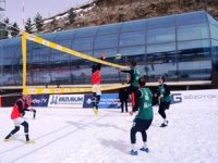 Erzurum’da kar voleybolu heyecanı