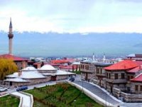 Erzurum’a yağmur sağanakla geliyor