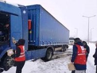 Türk Kızılay Erzurum Ekibinden Yolculara İkram Desteği