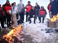 Erzurum Valisi Mustafa Çiftçi, macera tutkunlarıyla kar raftingi yaptı