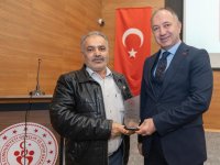 Emektar personeller plaketle uğurlandı