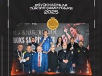 ETÜ’lü Şeyma Türkiye Boks Şampiyonası’nda gümüş madalya kazandı