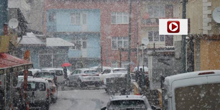 Oltu'ya lala lapa kar yağdı