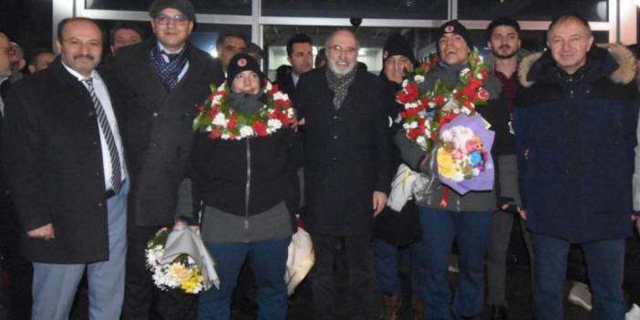 Otizmli İkiz Milli Kayakçılara Erzurum'da coşkulu karşılama