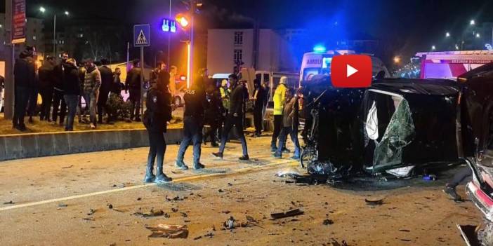 Erzurum'da feci kaza: Kavşak adeta savaş alanına döndü