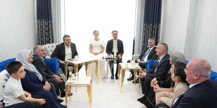 Bakan Tekin nişan törenine katıldı