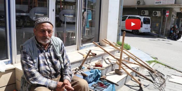 Kaldırımda satışa çıkardığı tarım aletlerini hayırsever iş insanı satın aldı
