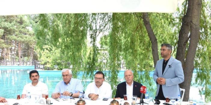 AK Parti Erzurum teşkilatı hizmetleri değerlendirdi