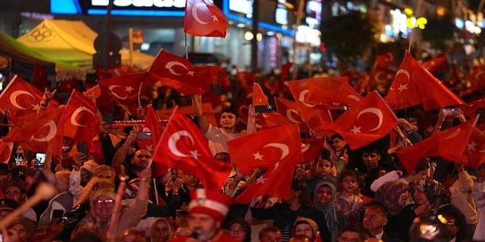 Erzurumlular 15 Temmuz demokrasi nöbetinde bir araya geldi