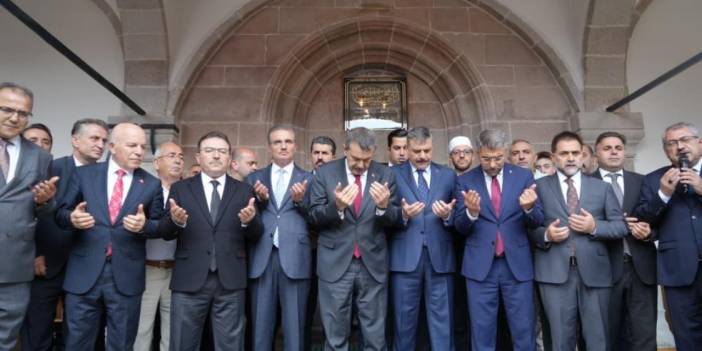 Tarihi Fetih Camii restorasyonun ardından ibadete açıldı