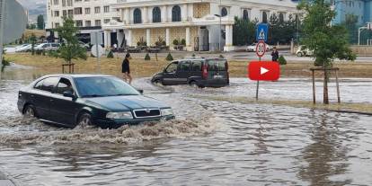 Erzurum’da 10 dakikalık sağanak hayatı felç etti! Yollar göle döndü