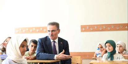 Erzurum’da TÜGVA Yaz Okulu’nda dolu dolu program: Vali Baruş öğrencilerle buluştu