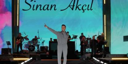 Sinan Akçıl’dan Erzurum’da müzik şöleni! Binlerce kişi hep bir ağızdan eşlik etti