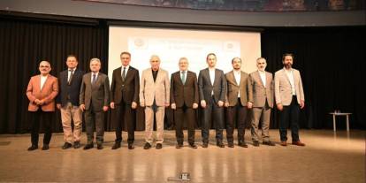 Vali Baruş, Prof. Dr. Nurullah Genç’in konferansına katıldı: “Peygamberimiz ve Güzel Ahlak” anlatıldı