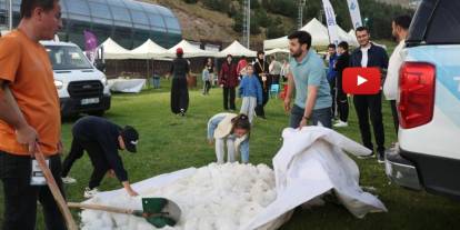 Palandöken’de ağustos ayında kar topu savaşı! Şenlikte renkli görüntüler
