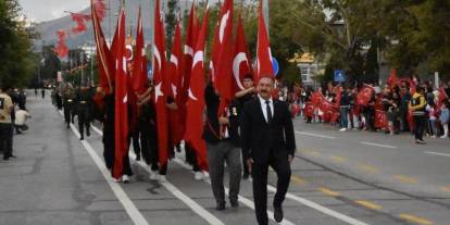 Erzurum’da 30 Ağustos coşkusu! Zafer Bayramı törenlerle kutlandı