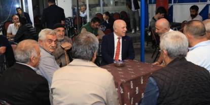 Başkan Sekmen vatandaşların çay davetini geri çevirmedi! Talepleri tek tek dinledi