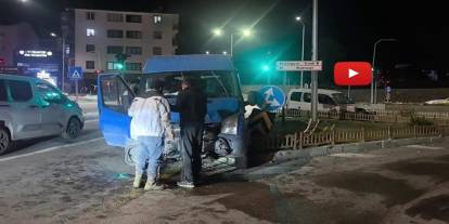 Erzurum’da korkutan kaza! İki ticari araç çarpıştı, 3 kişi yaralandı