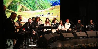 Erzurum’da türkü gecesi! “Yayla Türküleri” programına yoğun ilgi