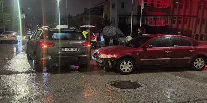 Palandöken’de kavşak kazası: Otomobiller çarpıştı, 1 kişi yaralandı
