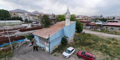 Erzurum’da görenleri şaşırtan cami: Bir evden ibadethaneye dönüştürüldü