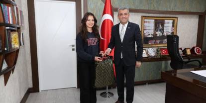 Yağmur Şakar’dan dünya üçüncülüğü! Yapay zekâ projesiyle başardı