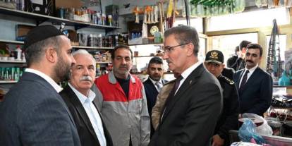 Erzurum Valisi Baruş, Karayazı’da esnaf ve vatandaşlarla buluştu