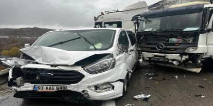 Erzurum'un Aşkale ilçesinde zincirleme kaza! 3 araç çarpıştı