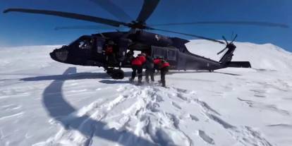 Mezrada mahsur kalan vatandaş askeri helikopter ile kurtarıldı