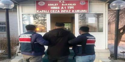 Jandarma aranan şahsı yakaladı