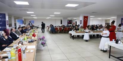 Özel vakıf okulları tarafından düzenlenen iftar programına katıldı