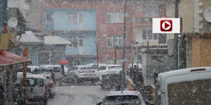 Oltu'ya lala lapa kar yağdı