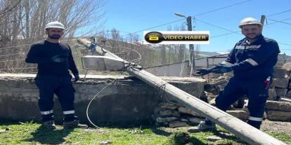 Karayazı’da hortum ve fırtına enerji hatlarını vurdu