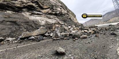 Erzurum-Artvin kara yolunda heyelan