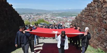 Gençlerden ecdada vefa