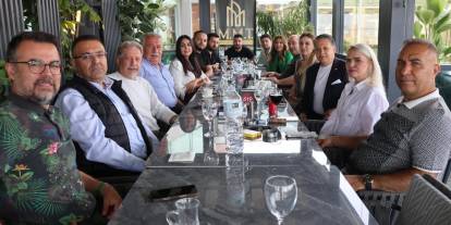 KKTC’nde görev yapan Küresel Gazeteciler Konseyi üyeleri kahvaltıda buluştu.