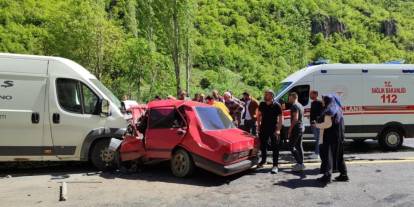 Minibüsle otomobil çarpıştı: 2 ölü