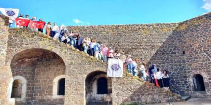 Turizm Fakültesi öğrencileri tabyalarda ders yapt