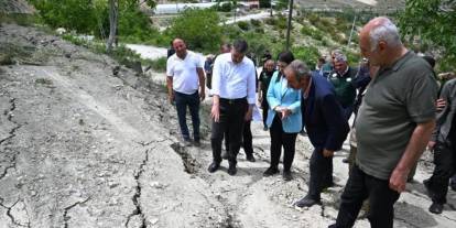 Uzundere’deki toprak kayması mercek altında
